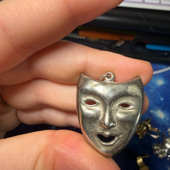 Lot of Assorted Jewelry - Picture 5 of 6